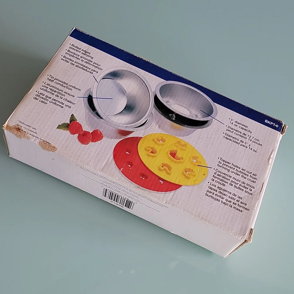 Pie pans w toppers set.